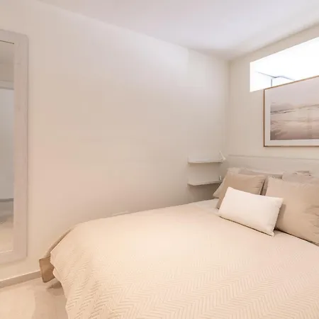Apartment Ar4 Cosy, One-bed With Sea Views *