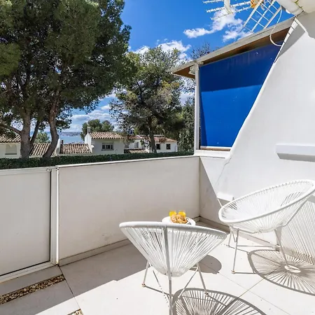 Apartment Ar4 Cosy, One-bed With Sea Views *